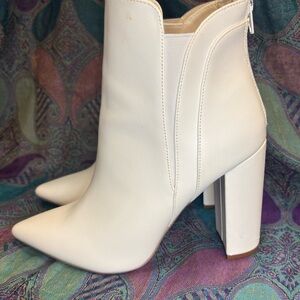 Qupid Chic White Heeled Boots